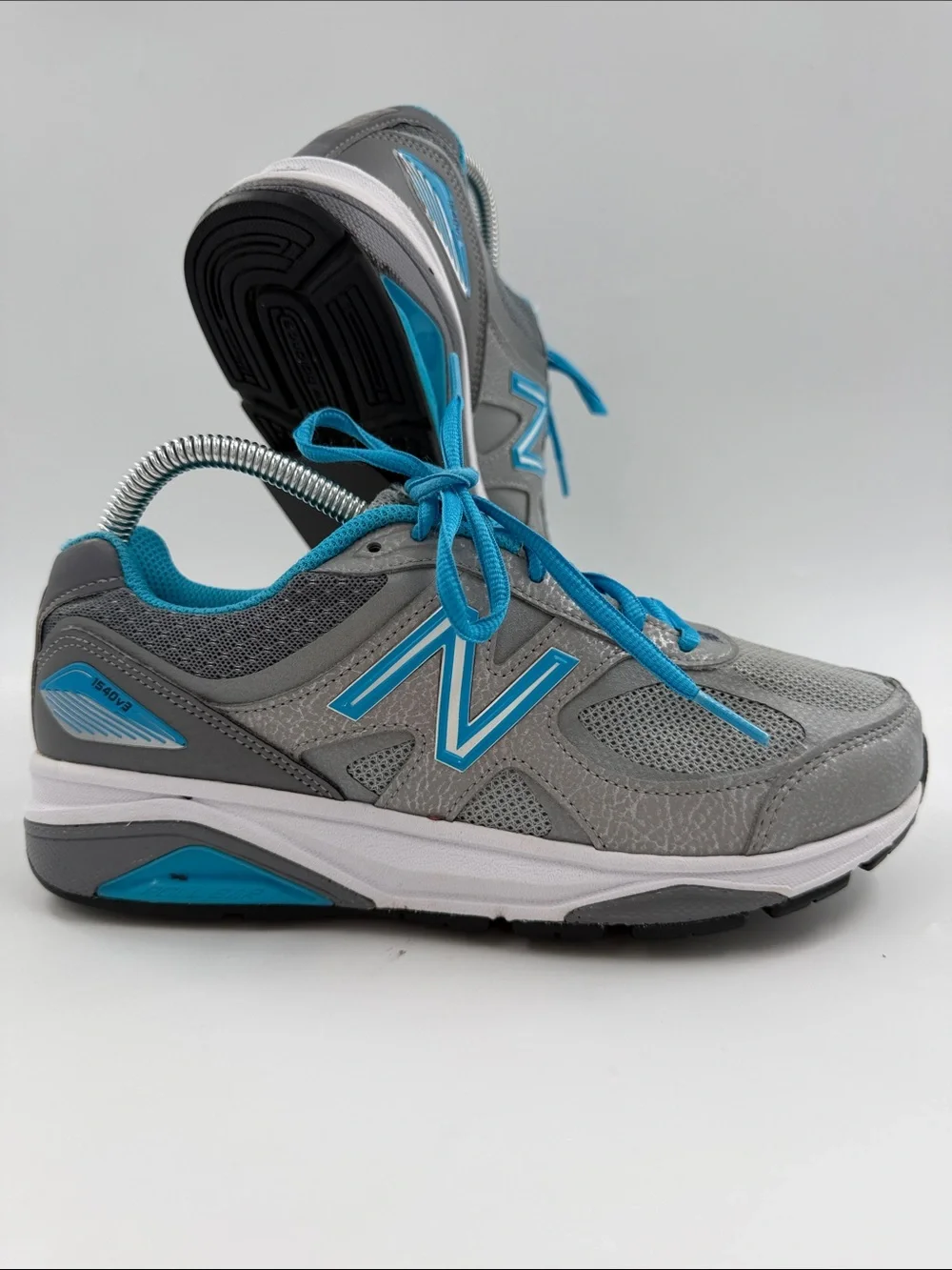 New Balance 1540v3 Women's Size 6.0 Running Shoe Silver Polaris Dragonfly Blue